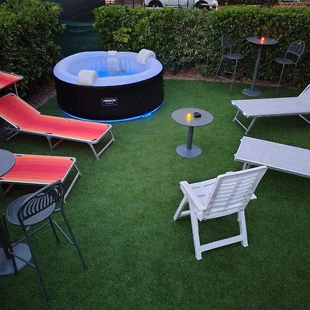 Guest house Residenza Le Rose Bianca Free Bike Peschiera del Garda